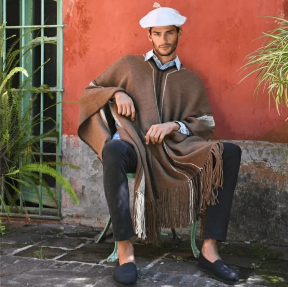 ● UNISEX Poncho Topper Wrap - Picture 1 of 10